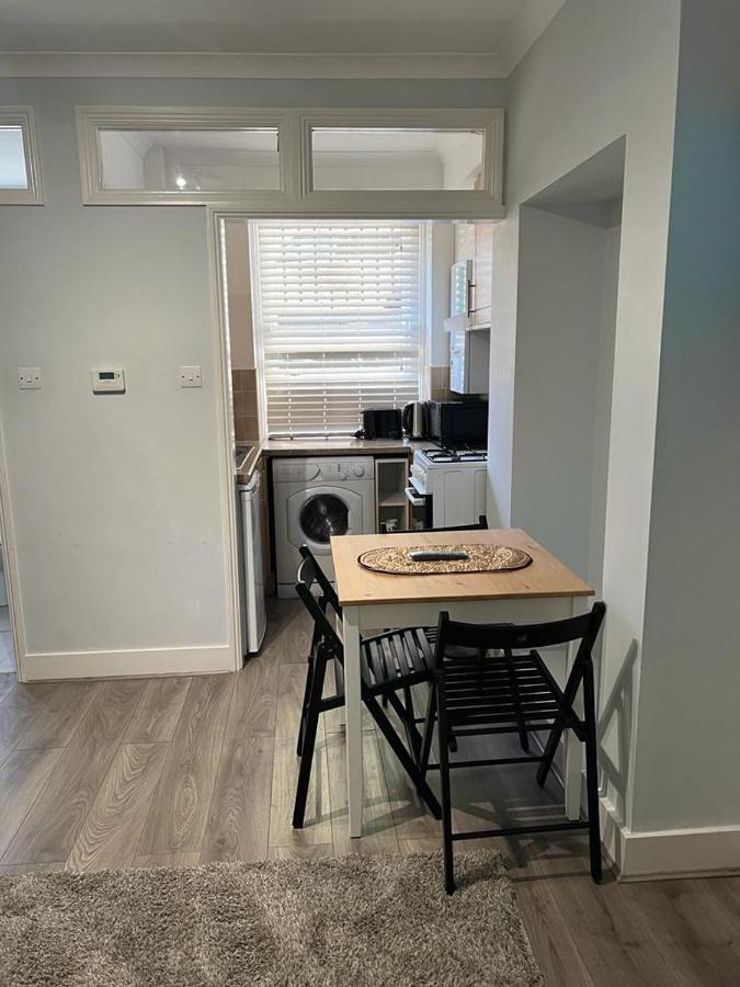 Complete One Bedroom Flat In Chiswick London, Fully Furnished Exterior photo